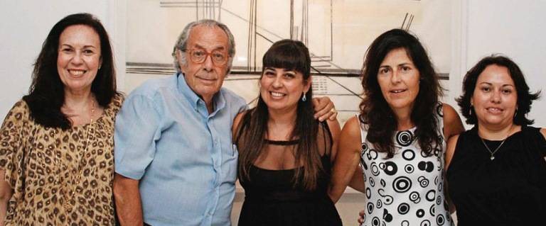 Márcia dos Santos (à dir.) com a RP Silvia Neubern, Affonso Renato Meira, Loly Demercian e Silvia Meira, filha de Affonso, em seu vernissage. - BÉTE FARIA NICASTRO, CADÚ NICKEL, CRIS FUSCO, DUDU PAChECO, KRIZ KNACK, PATRÍCIA GARUTTI, PAUL hENRY, RAFAEL JOTA E ThIAGO MORAES