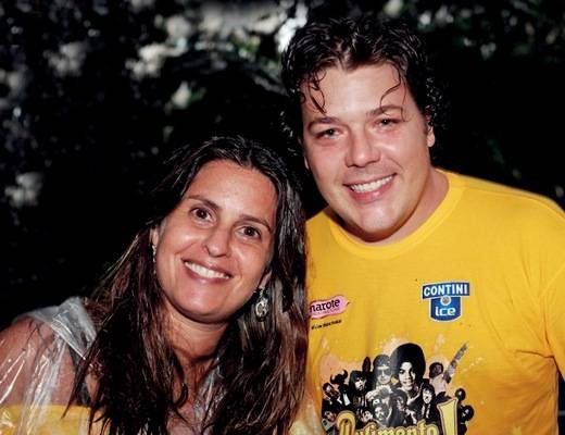 Fabiana Gaiolli e o marido, Rodrigo Lunardelli, festejam o sexto aniversário do Movimento de Rua, na capital paulista. - CHRIS CENEVIVA, CRITIANE GARCIA, DANIEL SPALATTO, EDUARDO LOPES, FLAVIA FUSCO, MARINA MALHEIROS, PATRÍCIA STAVIS E TÚLIO VIDAL