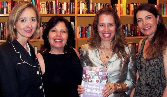 Sandra Maia (com o livro) lança O Negócio da Comunicação - Do Conceito à Ação e é prestigiada por Rosana Beni, Ana Regina Bicudo e Fernanda Fernandes, em livraria, SP. - ALAN CRUZ, ANDRÉ VICENTE, JOÃO PASSOS, JP MUBARAH, KATHERINE DAVIS, LORENZO FABRI, MÁRCIA STIVAL, NEY FERNANDES, RENATA D'ALMEIDA E RG MULTIMÍDIA