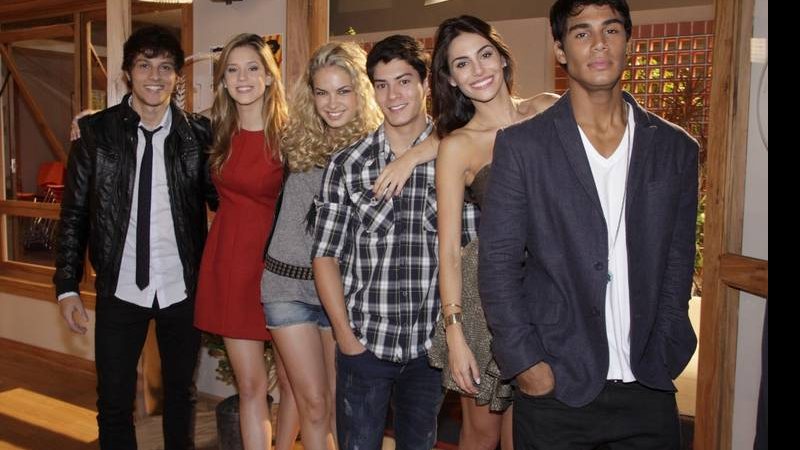 Chay Suede, Sophia Abrahão, Lua Blanco, Arthur Aguiar, Mel Fronckowiak e Micael Borges - Roberto Filho/AgNews