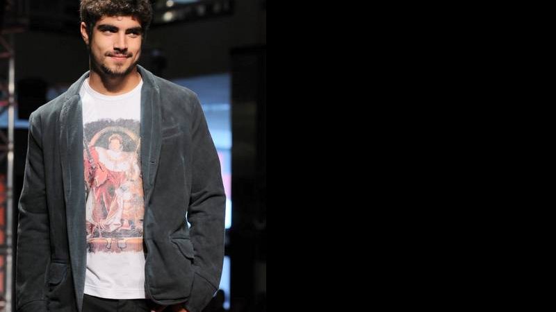 Caio Castro no Mega Polo Moda - AgNews