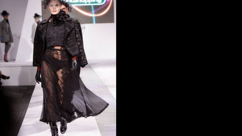 Marcelle Bittar desfila transparência no Claro Park Fashion - Roberto Filho/AgNews