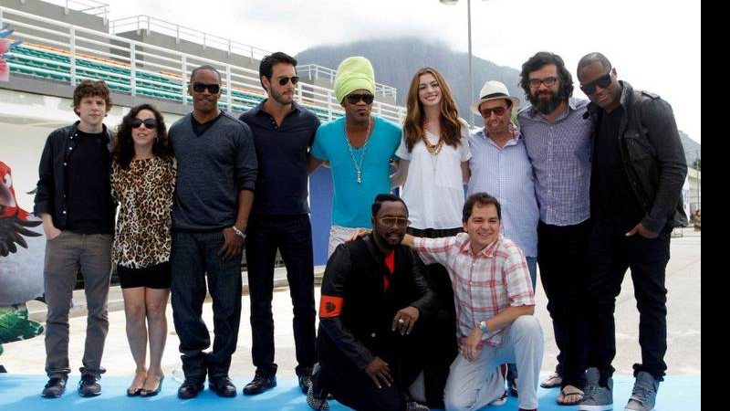 Jesse Eisenberg, Bebel Gilberto, Jamie Foxx, Rodrigo Santoro, Carlinhos Brown, Anne Hathaway, Sérgio Mendes, Jemaine Clement, Taio Cruz, Will I Am e Carlos Saldanha - AgNews