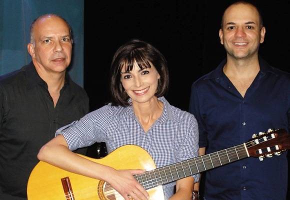 A atriz Fernanda Couto é aplaudida em SP por Luis Fernando Campanella e Gleyson Fioravante. - ANDRÉ VICENTE, CASSIANO DE SOUZA / CBS IMAGENS, CHRIS BUENO, CIDÁLIA PEREIRA SINGAL, CINE FOTO RUDGE, CLAUDIO BARAN, CLAUDIO IZIDIO, GABRIELA BARBOSA MACIEL, MÁRCIA STIVAL, MARINA LANA, OVADIA SAADIA, ROBERTO NOGUEIRA E RODRIGO ZORZANELLI