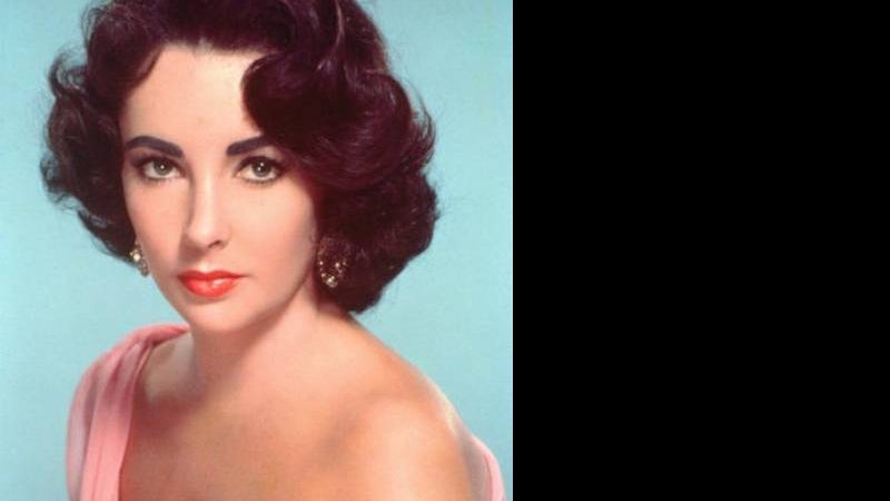 Elizabeth Taylor ganha um drink em sua homenagem