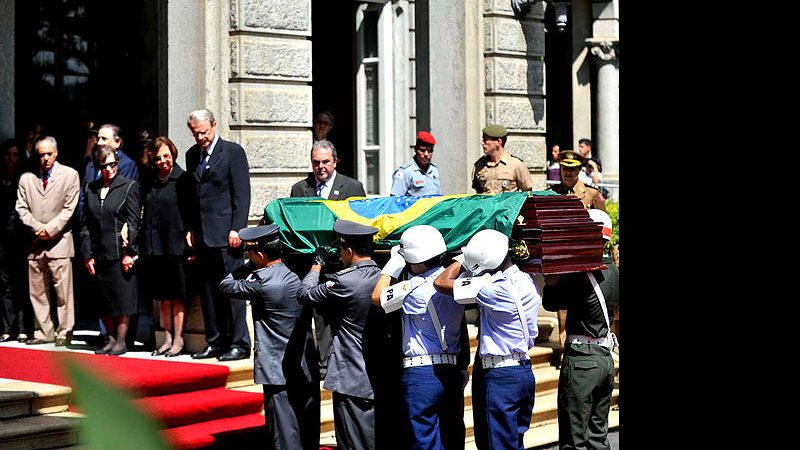 Caixão de Alencar chega para velório no Palácio da Liberdade - Reprodução