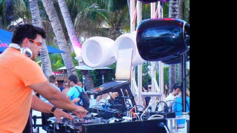 André Marques discoteca em festa em Miami - Reprodução/Twitter