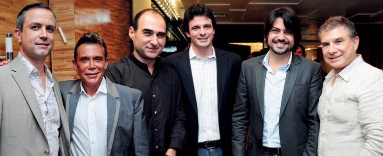 Leo Shehtman (2º da esq. p/ dir.) recebe Chris Philips, Amir Slama, Caio Melles, Roberto Rached e Valdemar Iodice para jantar em sua casa, em SP. - BRUNO MENDONÇA, FLAVIA FUSCO, JEAN MICHEL LE MEUR, LEILA PERES, LUCIANA PREZIA, ROSANA NAGGAR E TELMO XIMENES