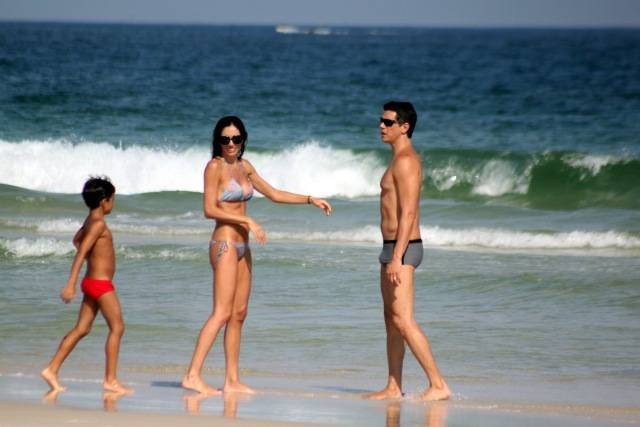 Márcio Garcia com a família na Barra - Marcos Ferreira/Photo Rio News