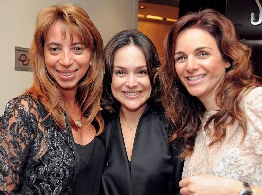 Gabriela Duarte é ladeada pelas sócias Andrea Khurbi e Roberta Nahas, que lançam nova coleção de sua grife de roupas femininas, em SP. - CAROL NOGUEIRA, CÉSAR MAGALHÃES, DANILO BORGES, LUCIANA PREZIA, MIDORI DE LUCCA, PHILIPI LIMA, RENAHN ARAUJO, ROBERTO FILHO, ROBERTO LIMA, RUI HIZATUGU, TALITA CONCEIÇÃO, VERÔNICA CAMPOS E WALDEMIR FILETTI