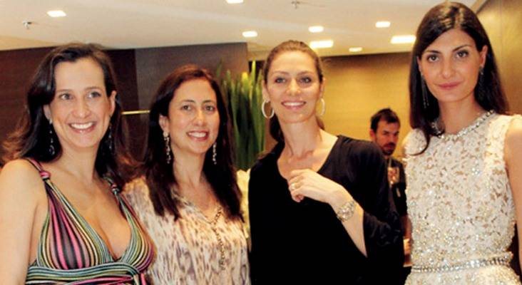 As sócias e irmãs Kelly e Carla Amorim recebem Maria Fernanda Cândido e a chique Giovanna Battaglia, em sua loja de joias, em SP. - ANA CAROLINA LOPES, ANTÔNIO CARREIRO, CAROL MIDORI DE LUCCA, CLAUDIA GUIMARÃES, ESTÚDI F, FABIO ZANZERI, FELIPE LESSA, HELOISA DERGHAM, JULIANA SANTOS, LORENZO FABRI, MARINA MALHEIROS E RODRIGO ZORZI