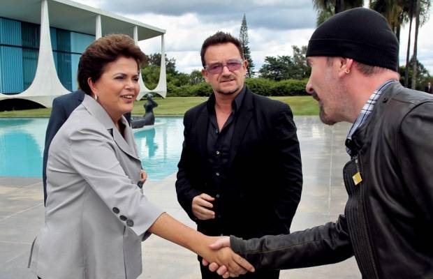 Presidente Dilma Rousseff recebe os irlandeses do U2 - ROBERTO STUCKERT FILHO/PR