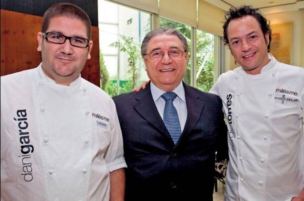 Rui Manuel Oliveira, ao centro, recebe os chefs Dani Garcia e Sergio Torres em hotel durante encontro de gastronomia, em São Paulo. - JOÃO PASSOS / BRASIL FOTOPRESS, L.R. COMUNICAÇÃO E SÉRGIO DE PAULA