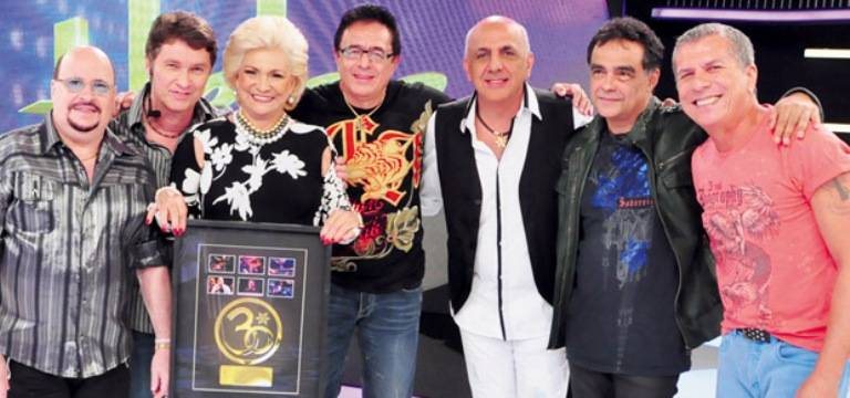 Em seu programa na RedeTV!, Grande SP, Hebe Camargo recebe Paulinho, Serginho, Cleberson, Feghali, Nando e Kiko, do Roupa Nova. - CAMILA SROUGI, CÉSAR ARAÚJO, DELVANI SOARES, DUDU PACHECO, ELAINE CALÇADA, GISELE ROSA, MARÇAL NETO / PROPMARK, PEDRO PRATA, SARA LIMA E WAYNE CAMARGO.