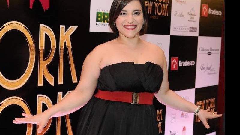 A atriz Simone Gutierrez, esteve presente na estreia de 'New York, New York - o Musical