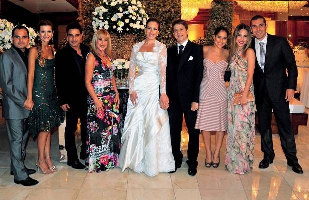 Juliana e Filipo recebem Luciano, Flávia, Zezé, Zilú, Camilla, Wanessa e Marcus. - MARGARETHE ABUSSAMRA / ABUSSAMRA PHOTOS