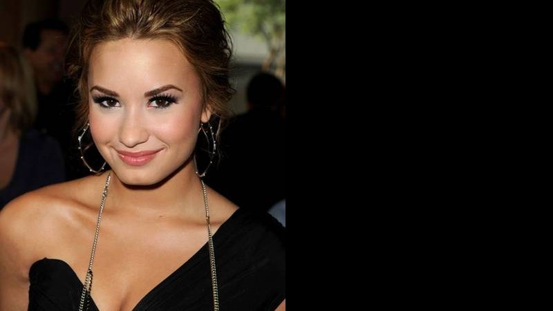 Demi Lovato durante coletiva de imprensa do American Music Awards em 2010