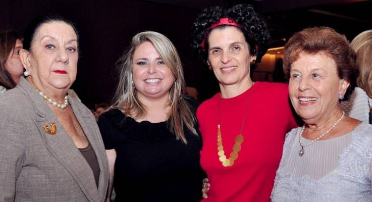 Sulamita Tabacof e Iza Mansur oferecem almoço em honra das engajadas Teresa Cristina Bracher e Etejane Hepner Coin, em São Paulo. - CALÃO JORGE, CASSIA DOMINGUES, DEBORAH VAIDERGORN, DUDU PACHECO, FOTO AZUL, J.C. SANTOS, MÔNICA ALONSO E RICARDO RIBES.