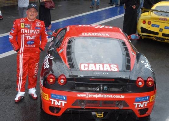 No Autódromo de Interlagos, em SP, Otávio Mesquita mostra o seu talento como Piloto CARAS na categoria GT4. - MARCOS RIBAS