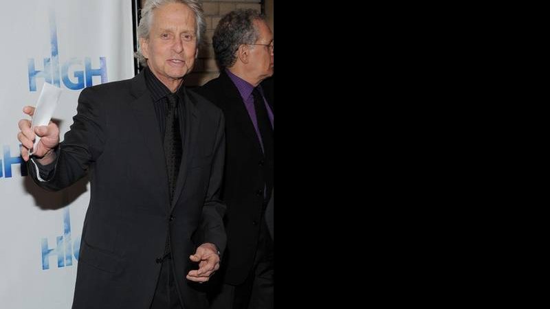 Michael Douglas chega à estreia de "High" - Getty Images