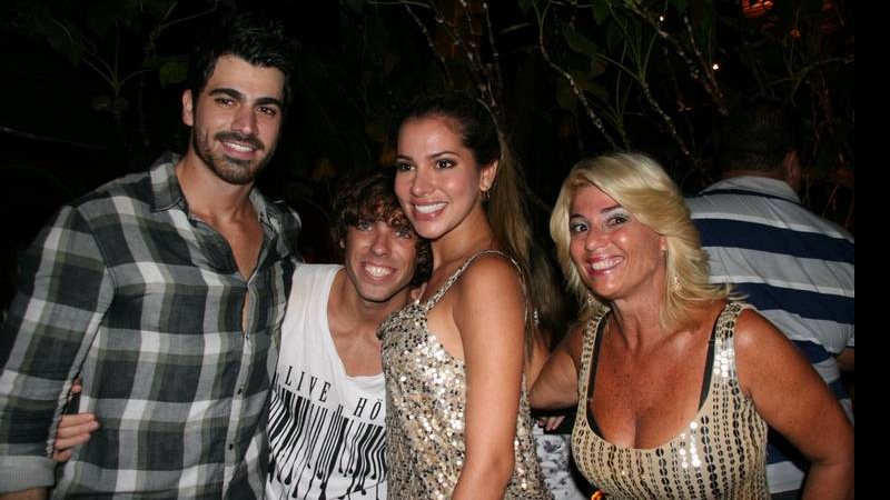 As várias gerações de ex-BBBs reunidos: Rodrigão, Mau Mau, Adriana e Cida - GRAÇA PAES/ PHOTO RIO NEWS