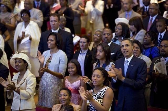 A família Obama assiste ao culto de Páscoa - Pete Souza/Casa Branca