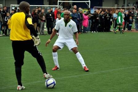 Anderson Silva joga futebol em NY - Getty Images