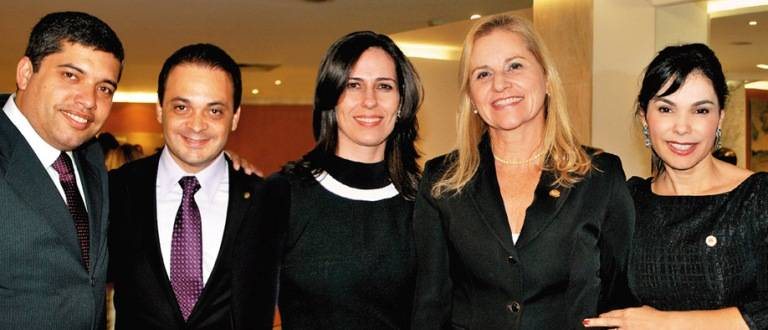 Em SP, o deputado federal Roberto de Lucena entre o casal Adriano e Selene Ferreira e com a delegada Martha Rocha e a vereadora de Campinas Leonice da Paz, em evento da Frente Nacional Cristã de Ação Social e Política. - ALEXANDRE NUNES, ANDRÉ VICENTE, CÉSAR ARAÚJO, EDU MORAES, MARIANA DEIENO ALTENFELDER, RICARDO SPIESS, SÉRGIO SAVARESE, SYLVIA GOSZTONYI E WALDEMIR FILETTI