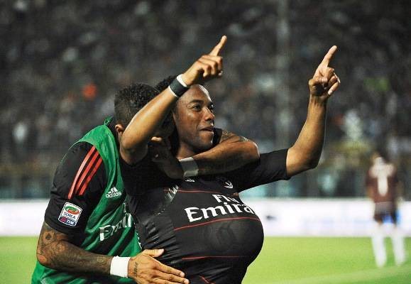 Robinho homenageia o 2º herdeiro - AFP PHOTO