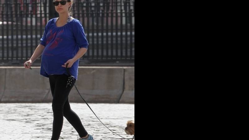 Natalie Portman passeia em NY - Reprodução / Celebuzz