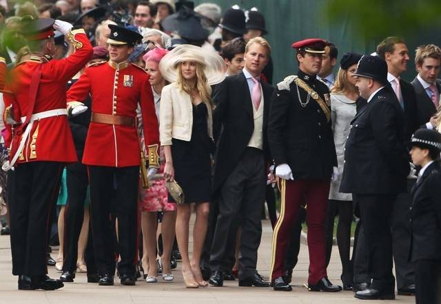 Convidadas chegam ao casamento real usando chapéus em variados estilos - Getty Images