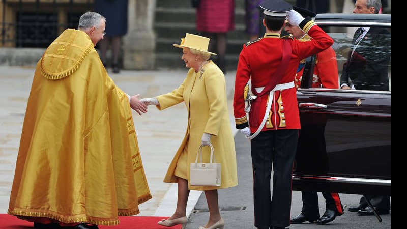 Elizabeth II na chegada à Abadia em que ocorre o casamento do príncipe William - Getty Images