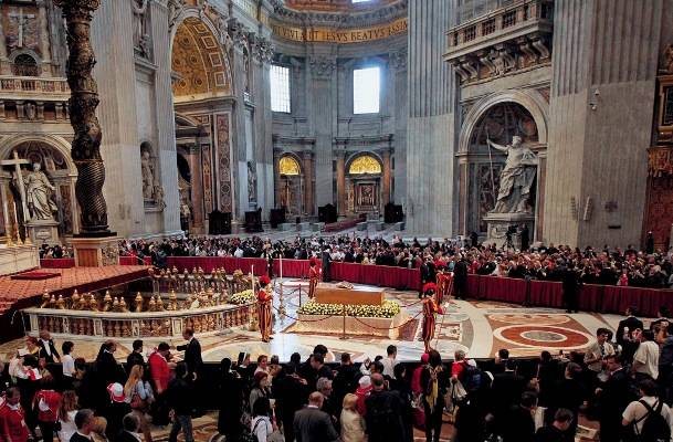 João Paulo II é beatificado em cerimônia no Vaticano