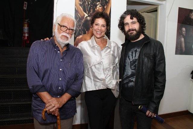 Manoel Carlos com os atores Ângela Vieira e Caco Ciocler - Thyago Andrade/Photo Rio News