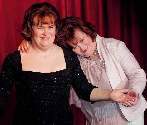 Susan Boyle aprova sua réplica de cera - REUTERS