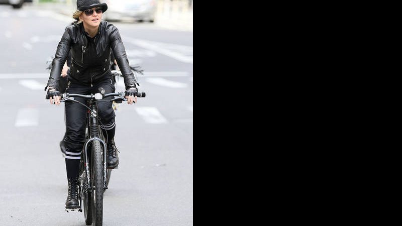 Madonna anda de bicicleta por Nova York - Grosby Group