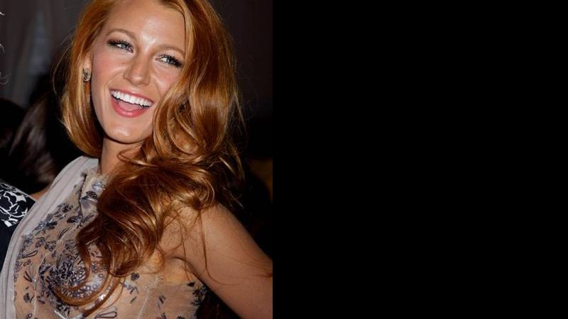 Blake Lively abusa do blush, mas economiza no resto do make - CityFiles