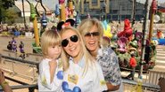 Marina de Sabrit, Patrícia e o filho, Maximilian na Disney - Reprodução