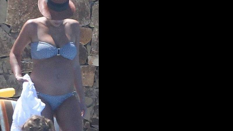 Jessica Alba exibe a barriga de grávida - Reprodução