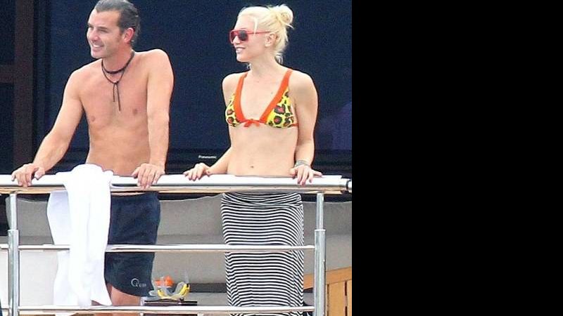 Gwen e Gavin exibem barrigas saradas - Reprodução/Daily Mail