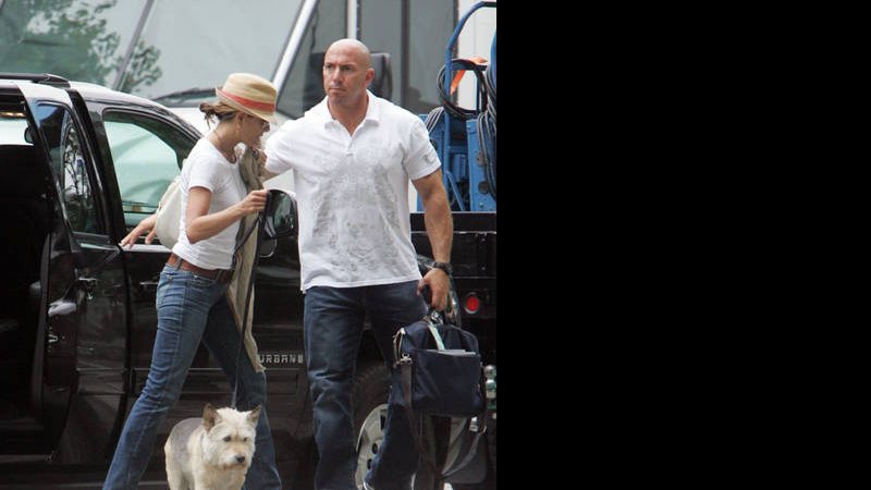 Jennifer Aniston com o cachorrinho Norman - Cityfiles