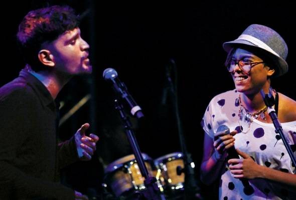 Saulo Fernandes canta com Maria Gadú em show de seu grupo Eva, em SP. - ARNALDO TORRES, CLETO BACCIC, GELSE MONTESSO, L.R. COMUNICAÇÃO, LUCIANO FINOTTI, MÁRCIA STIVAL, RAFAELLA SILVA, RENATA D' ALMEIDA, RODRIGO MORAES, RONEIA FORTE E TIAGO ARCANJO.