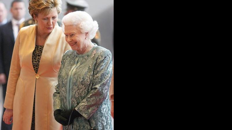 Rainha Elizabeth II e a presidente da Irlanda, Mary McAleese - Reuters/Maxwell's