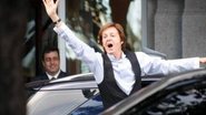 Paul McCartney esbanja alegria no caminho ao Engenhão - Rodrigo dos Anjos/AgNews