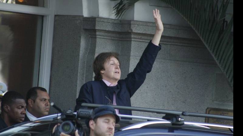 Paul McCartney deixa hotel no Rio de Janeiro - RODRIGO DO ANJOS / AGNEWS