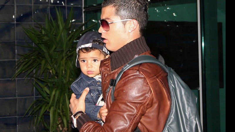 Cristiano Ronaldo com o filho Cristiano Ronaldo Jr. - Grosby Group