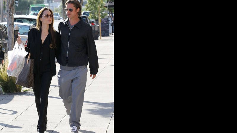 Angelina Jolie e Brad Pitt em passeio por Los Angeles - Grosby Group