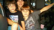 Isabeli Fontana com os filhos Zion e Lucas - Reprodução Twitter