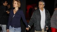 Caetano Veloso e Paula Burlamaqui circulam de mãos dadas no Rio - Alex Palarea / AgNews