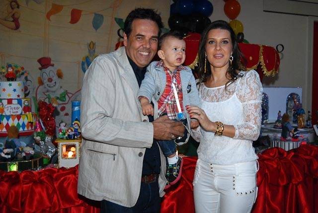 Marco Camargo comemora aniversário de Theo, seu filho mais novo - Celso Akin/AgNews